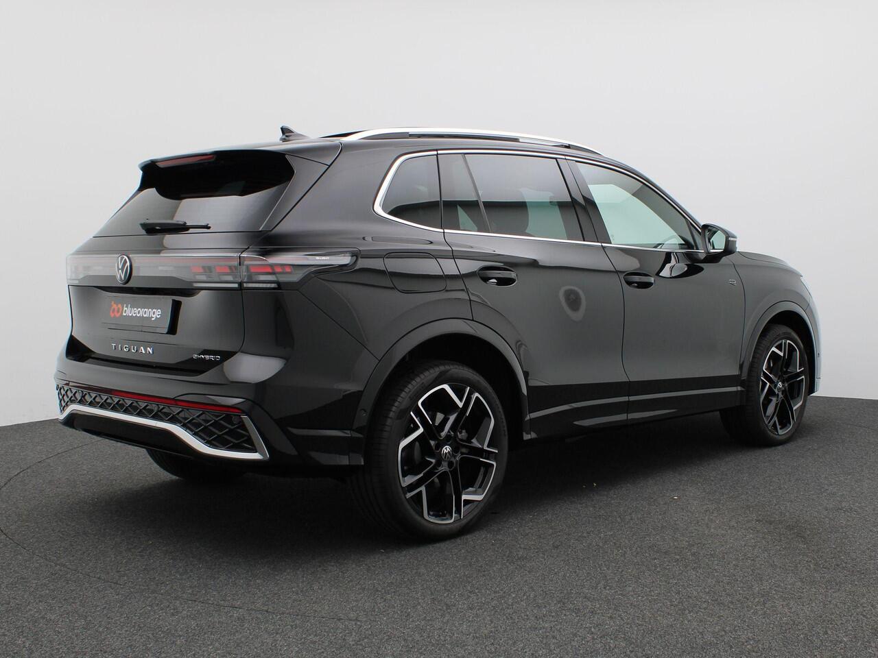 Volkswagen TIGUAN 1.5 eHybrid R-Line Edition 272PK DSG Trekhaak, Lederen bekleding, Massage, Ventilatiestoelen, Panoramadak, York 20" LMV, Navigatie, Adaptive Cruise Control, Assistentiepakket