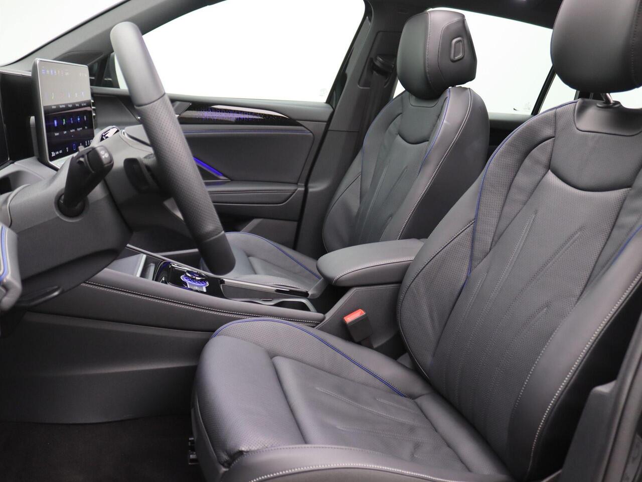 Volkswagen TIGUAN 1.5 eHybrid R-Line Edition 272PK DSG Trekhaak, Lederen bekleding, Massage, Ventilatiestoelen, Panoramadak, York 20" LMV, Navigatie, Adaptive Cruise Control, Assistentiepakket