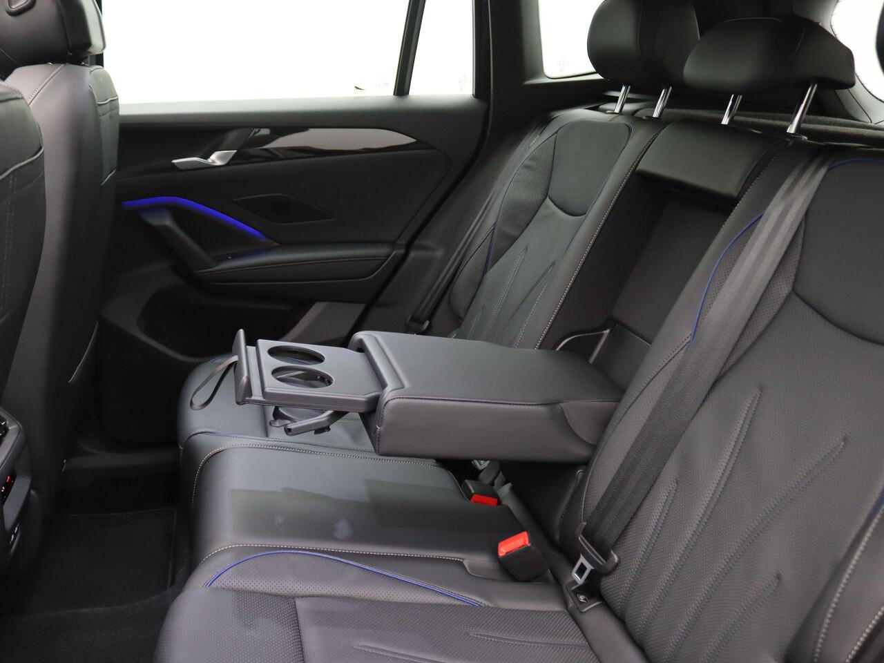 Volkswagen TIGUAN 1.5 eHybrid R-Line Edition 272PK DSG Trekhaak, Lederen bekleding, Massage, Ventilatiestoelen, Panoramadak, York 20" LMV, Navigatie, Adaptive Cruise Control, Assistentiepakket