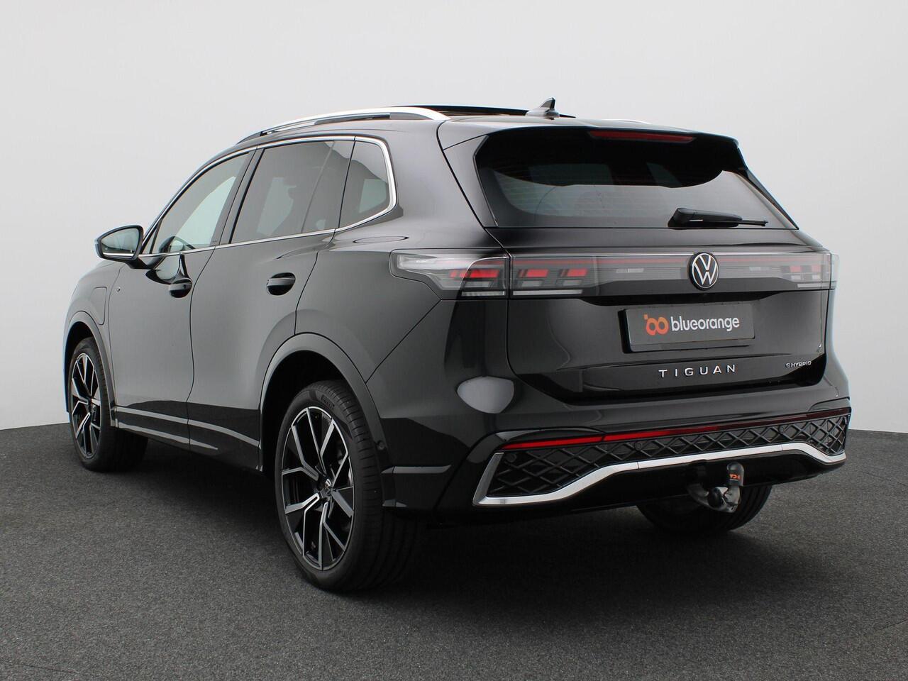 Volkswagen TIGUAN 1.5 eHybrid R-Line Edition 272PK DSG Pano-Schuifdak, Trekhaak, 360gr. camera, Adaptieve Cruise Controle, Matrix LED verlichting, Keyless, Navi, Side Assist, Alarm, 20" LM Velgen