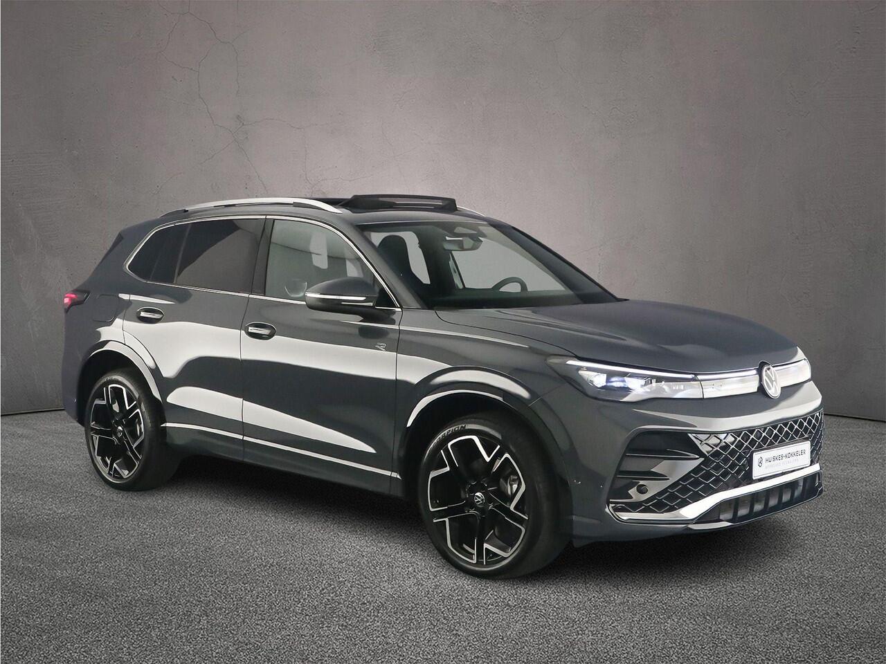 Volkswagen TIGUAN R-Line Edition 1.5 TSI eHybrid 272pk DSG Automaat Trekhaak, Navigatie, Achteruitrijcamera, Elektrische achterklep, Adaptive cruise control