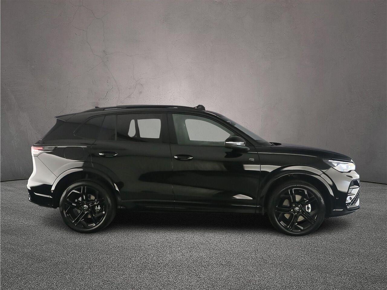 Volkswagen TIGUAN R-Line Edition 1.5 TSI eHybrid 272pk DSG Automaat Trekhaak, Adaptive cruise control, Black Style, Panoramadak, 360 camera