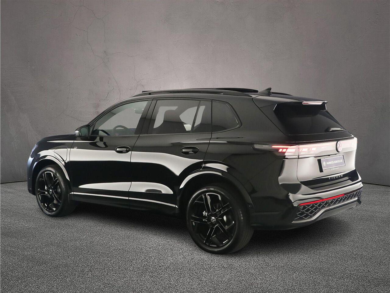 Volkswagen TIGUAN R-Line Edition 1.5 TSI eHybrid 272pk DSG Automaat Trekhaak, Adaptive cruise control, Black Style, Panoramadak, 360 camera