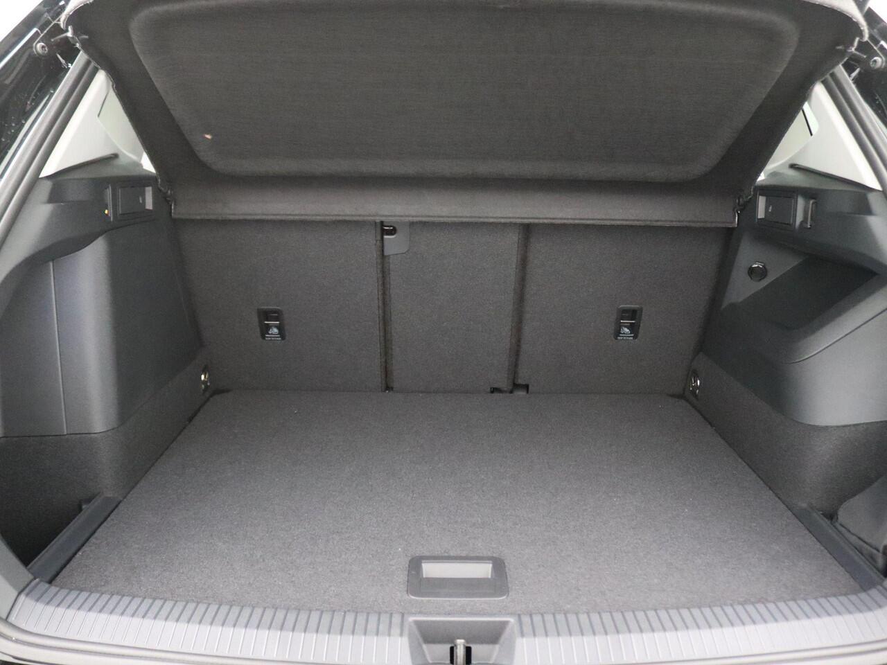 Volkswagen TIGUAN 1.5 eHybrid Life Edition 204PK DSG Pano-Schuifdak, Trekhaak, 19" LM Velgen, Adaptieve Cruise Controle, Achteruitrijcamera, Side Assist, Navi via Apple Carplay/Android Auto, Keyless, Stoel-Stuurverwarming, Elektr. Achterklep