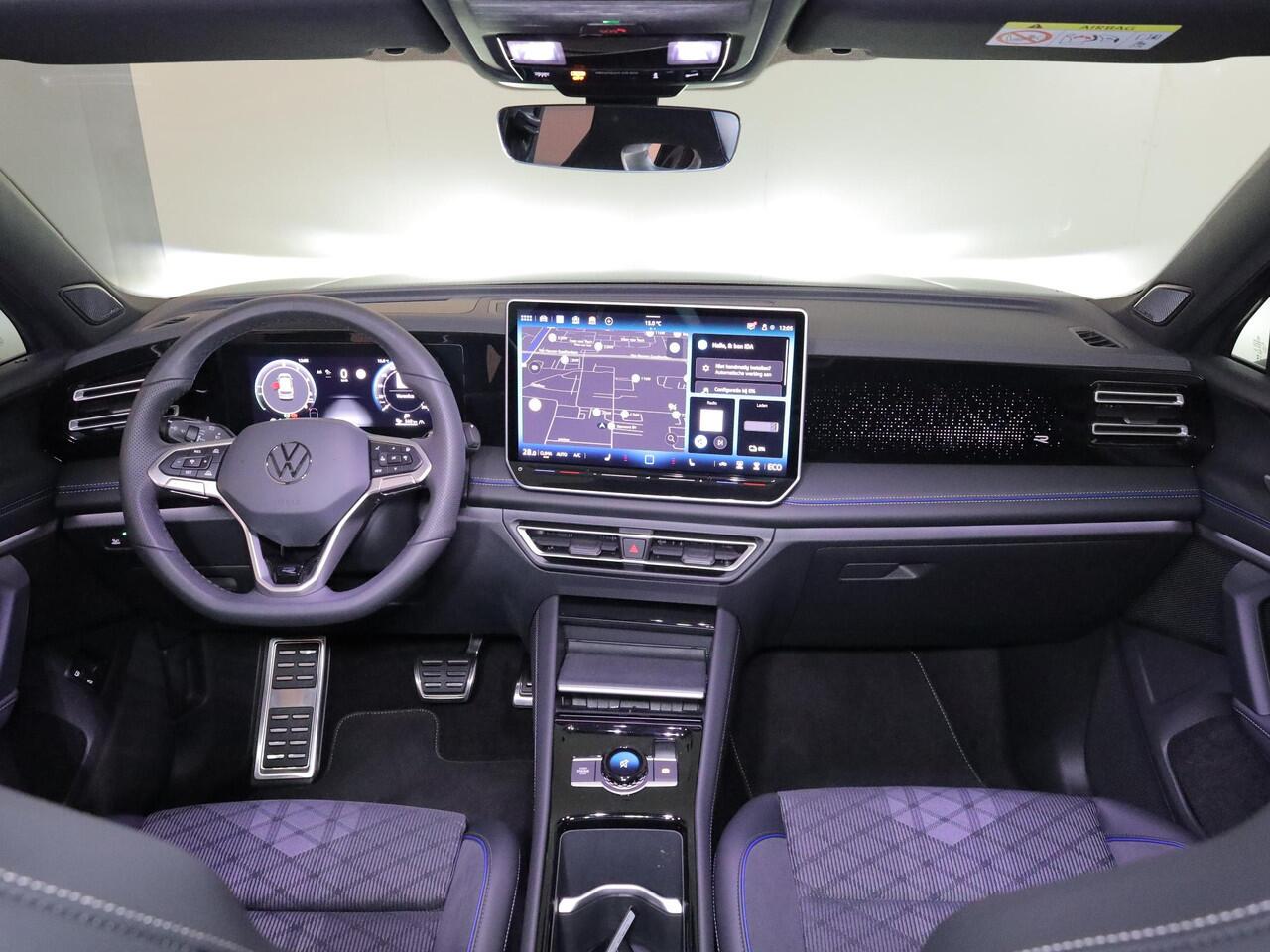 Volkswagen TIGUAN 1.5 eHybrid R-Line Edition 272 pk Automaat (DSG) | Verlengde garantie | Navigatie | Parkeersensoren (Park assist) | Rondomzicht camera | Stoelverwarming v/a | Black Style pakket | R-Line |