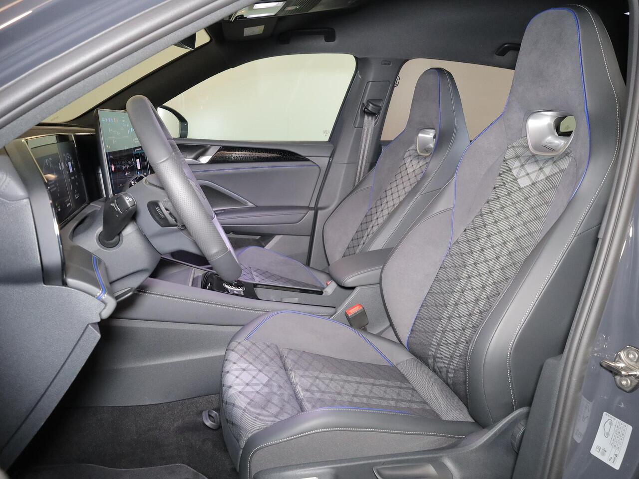 Volkswagen TIGUAN 1.5 eHybrid R-Line Edition 272 pk Automaat (DSG) | Verlengde garantie | Navigatie | Parkeersensoren (Park assist) | Rondomzicht camera | Stoelverwarming v/a | Black Style pakket | R-Line |