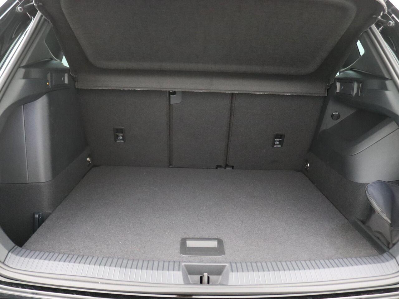 Volkswagen TIGUAN 1.5 eHybrid R-Line Edition 272PK DSG Pano-Schuifdak, Volleder, Memorystoel, 20" LM Velgen, Trekhaak, Matrix LED-Verlichting, Navi, Side Assist, Elektr. Achterklep