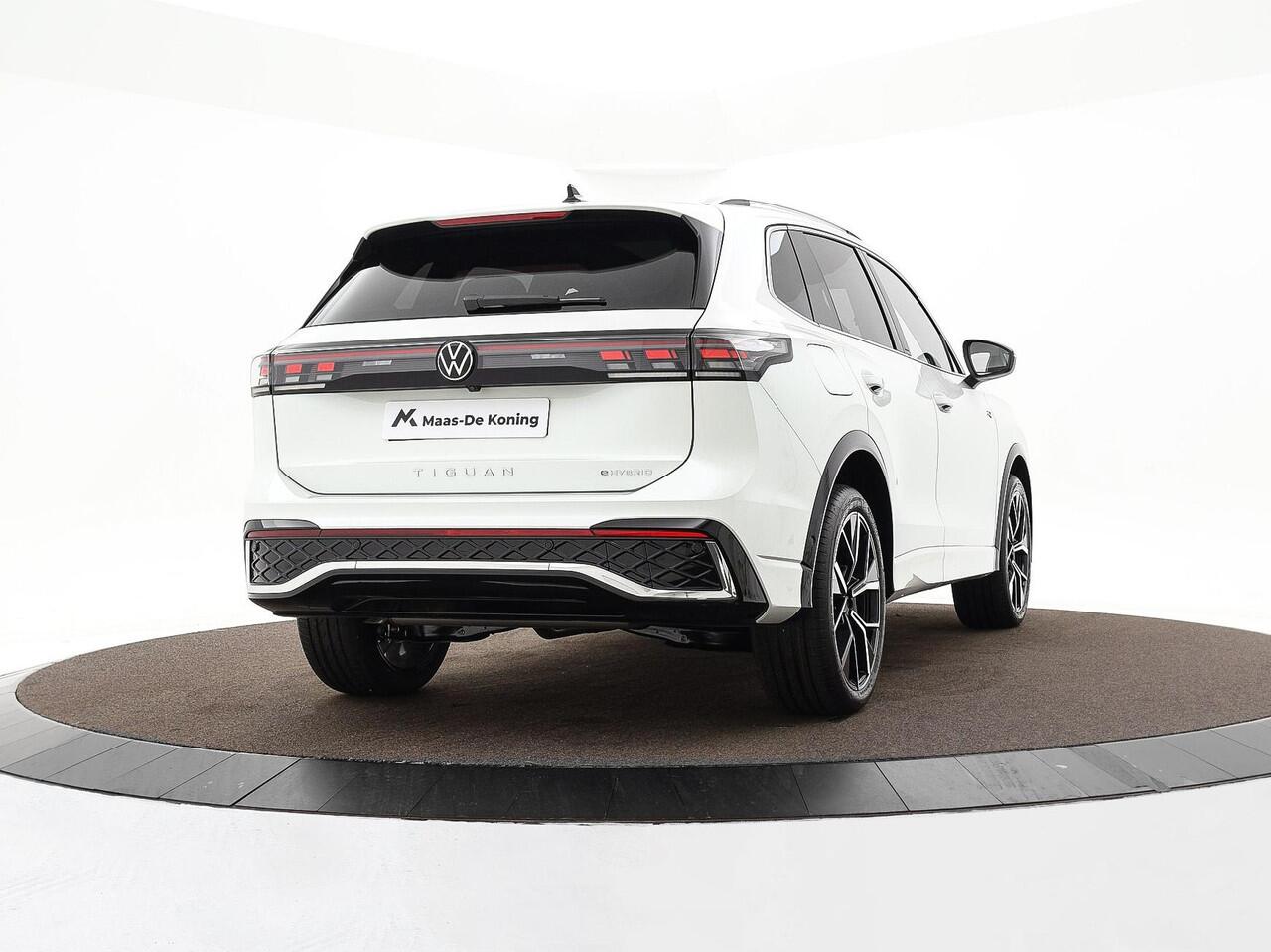 Volkswagen TIGUAN 1.5 eHybrid 272pk DSG R-Line Edition · Panoramadak · Camera · Stuur- & Stoelverwarming · Inklap. Trekhaak · Massagefunctie Bestuurdersstoel · Garantie t/m 10-04-2030 of 100.000km
