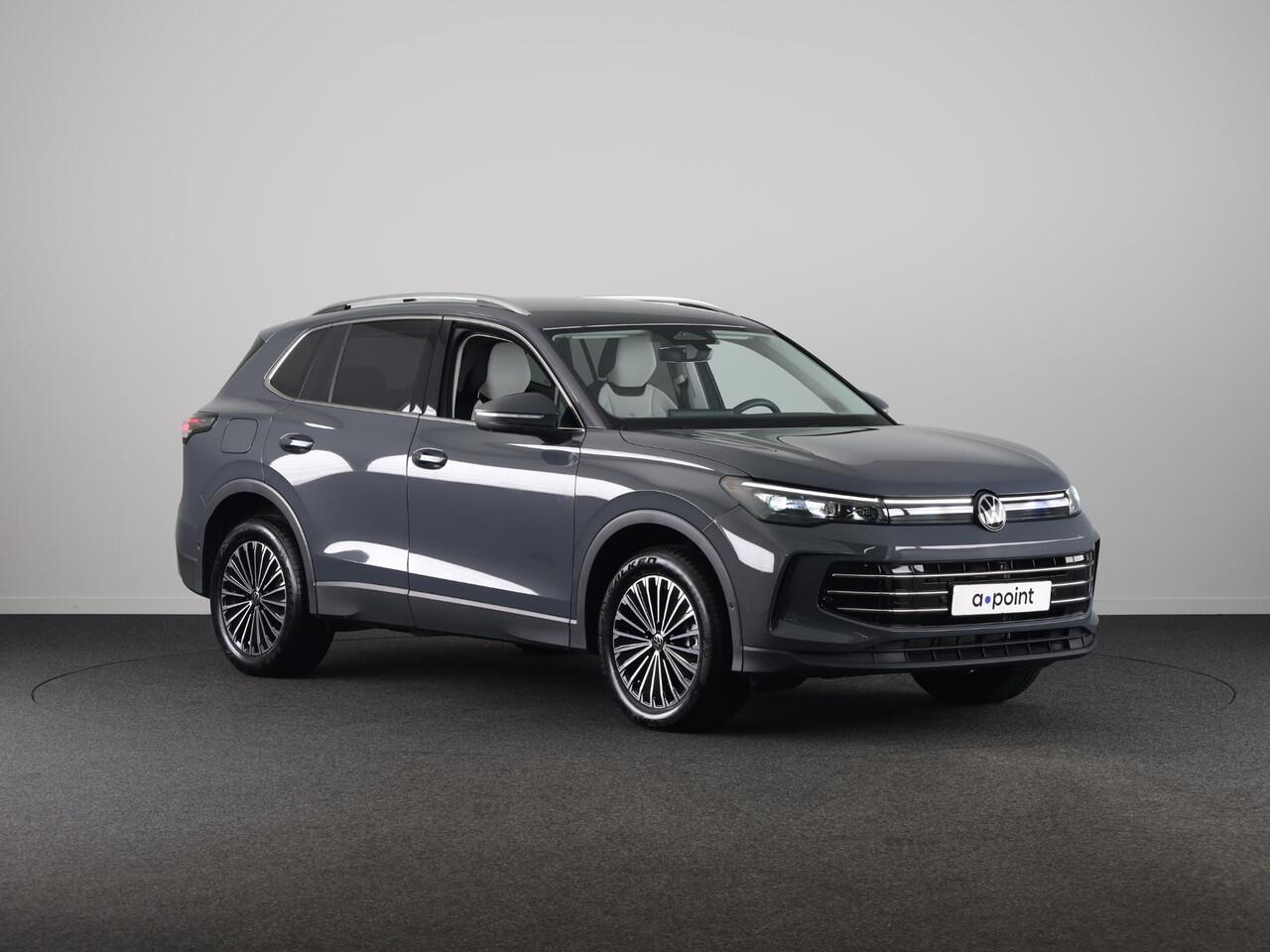 Volkswagen TIGUAN 1.5 eHybrid Elegance 204 pk Automaat (DSG) | Verlengde garantie | Navigatie | Trekhaak (wegklapbaar) | Parkeersensoren (Park assist) | Rondomzicht camera | Stoelverwarming |