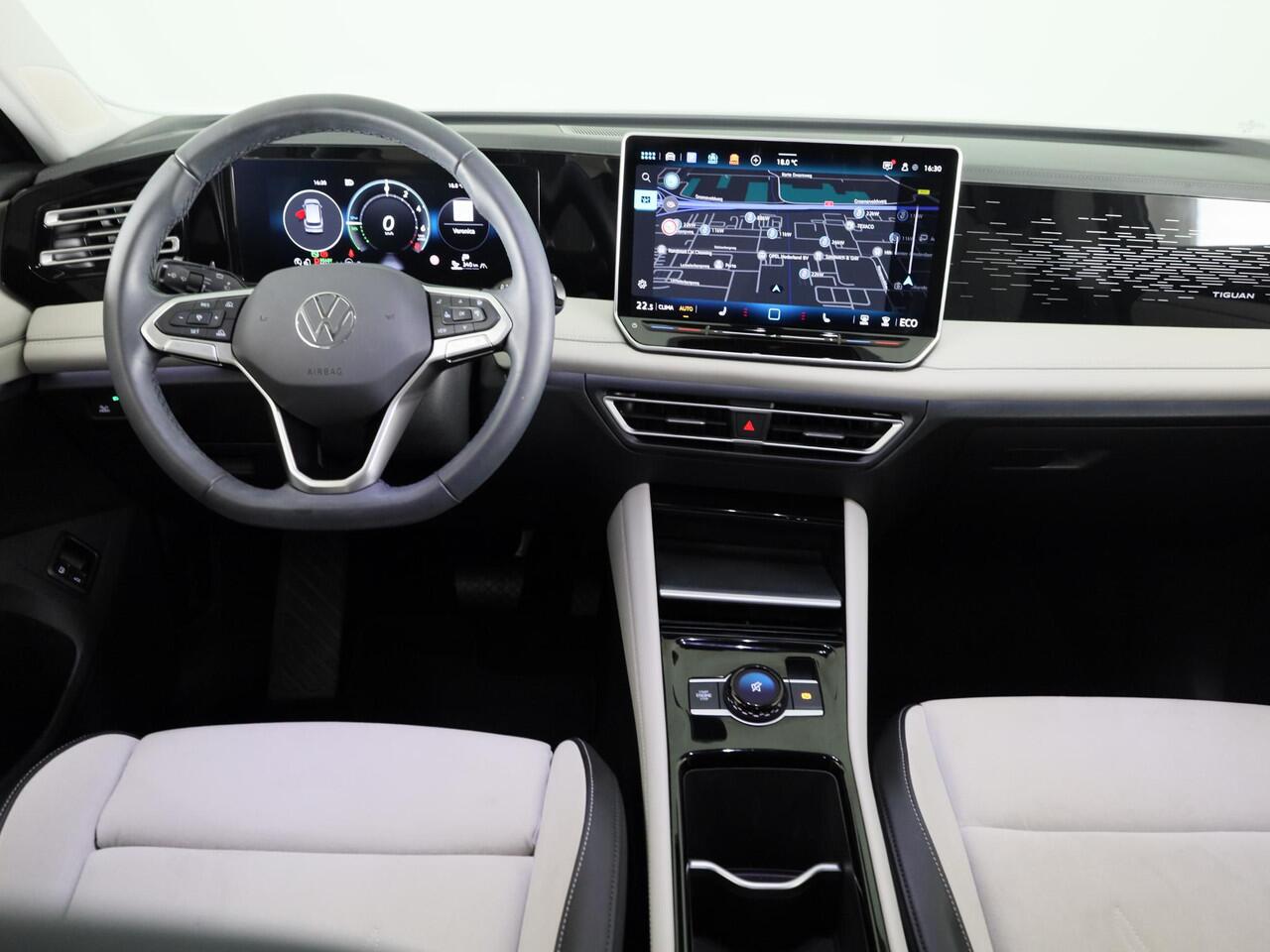 Volkswagen TIGUAN 1.5 eHybrid Elegance 204 pk Automaat (DSG) | Verlengde garantie | Navigatie | Trekhaak (wegklapbaar) | Parkeersensoren (Park assist) | Rondomzicht camera | Stoelverwarming |