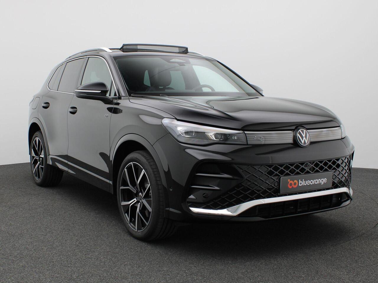 Volkswagen TIGUAN 1.5 eHybrid R-Line Edition 272PK DSG Pano-Schuifdak, Trekhaak, Lederen Bekleding, 360gr. camera, Adaptieve Cruise Controle, Matrix LED verlichting, Keyless, Navi, Side Assist, Alarm, 20" LM Velgen