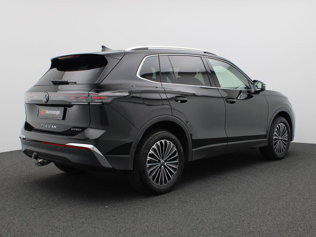 Volkswagen TIGUAN 1.5 eHybrid Elegance 204PK DSG Trekhaak, ErgoActive Stoel, Stoelverwarming voor + achter, Stuurwielverwarming, 360gr. Camera, Led Plus, Navigatie, Alarm, Keyless, Side Assist, Virtual Pedal, 18" LM Velgen