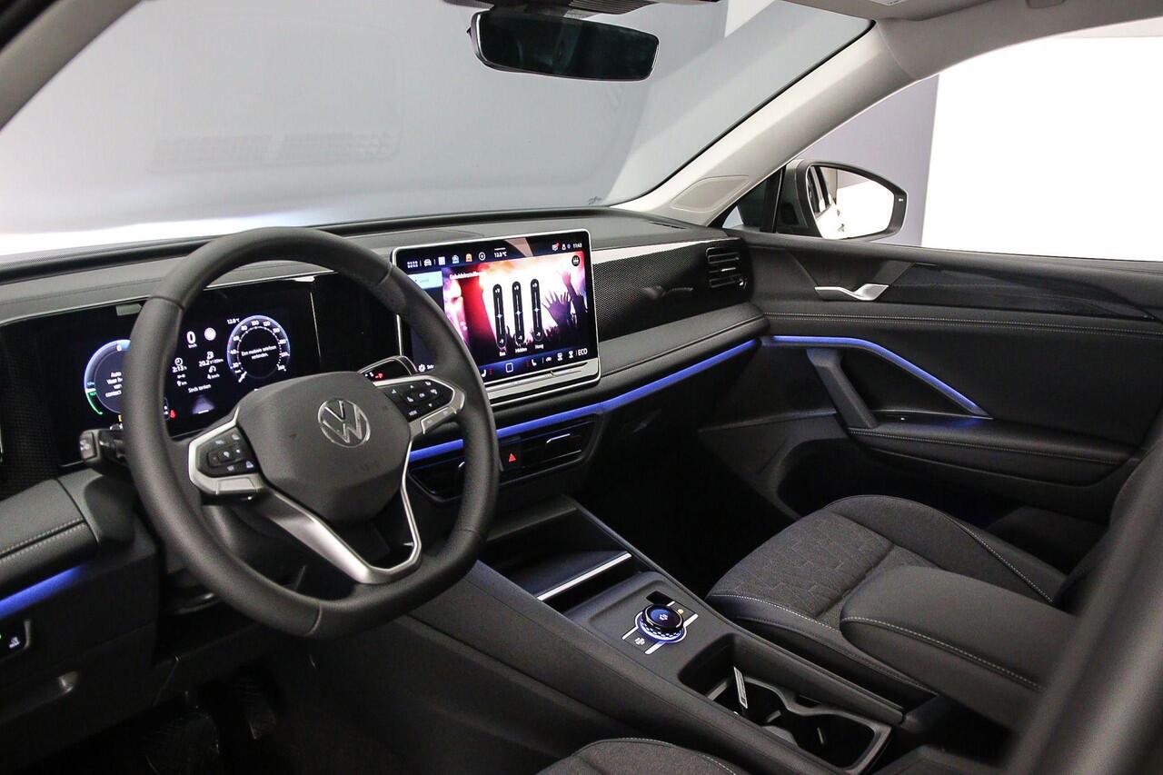 Volkswagen TIGUAN Life Edition 1.5 TSI eHybrid 204pk DSG Automaat Trekhaak, Adaptive cruise control, LED matrix koplampen, 360 camera, Navigatie, Achteruitrijcamera