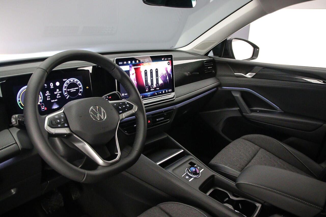 Volkswagen TIGUAN Life Edition 1.5 TSI eHybrid 204pk DSG Automaat Trekhaak, LED matrix koplampen, Navigatie, 360 camera, Achteruitrijcamera, Adaptive cruise control