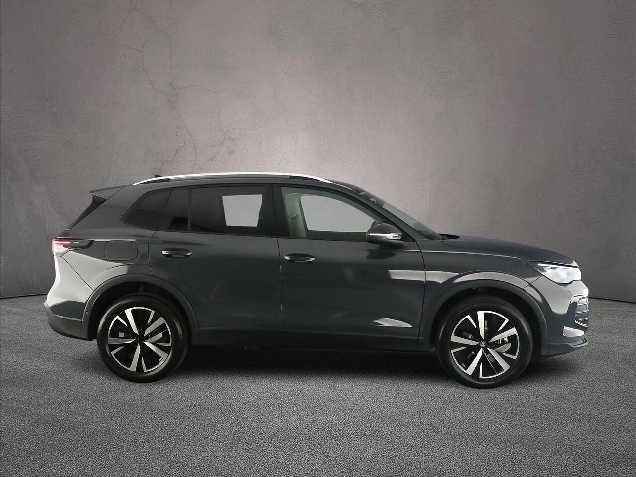 Volkswagen TIGUAN Life Edition 1.5 TSI eHybrid 204pk DSG Automaat Trekhaak, LED matrix koplampen, Navigatie, 360 camera, Achteruitrijcamera, Adaptive cruise control