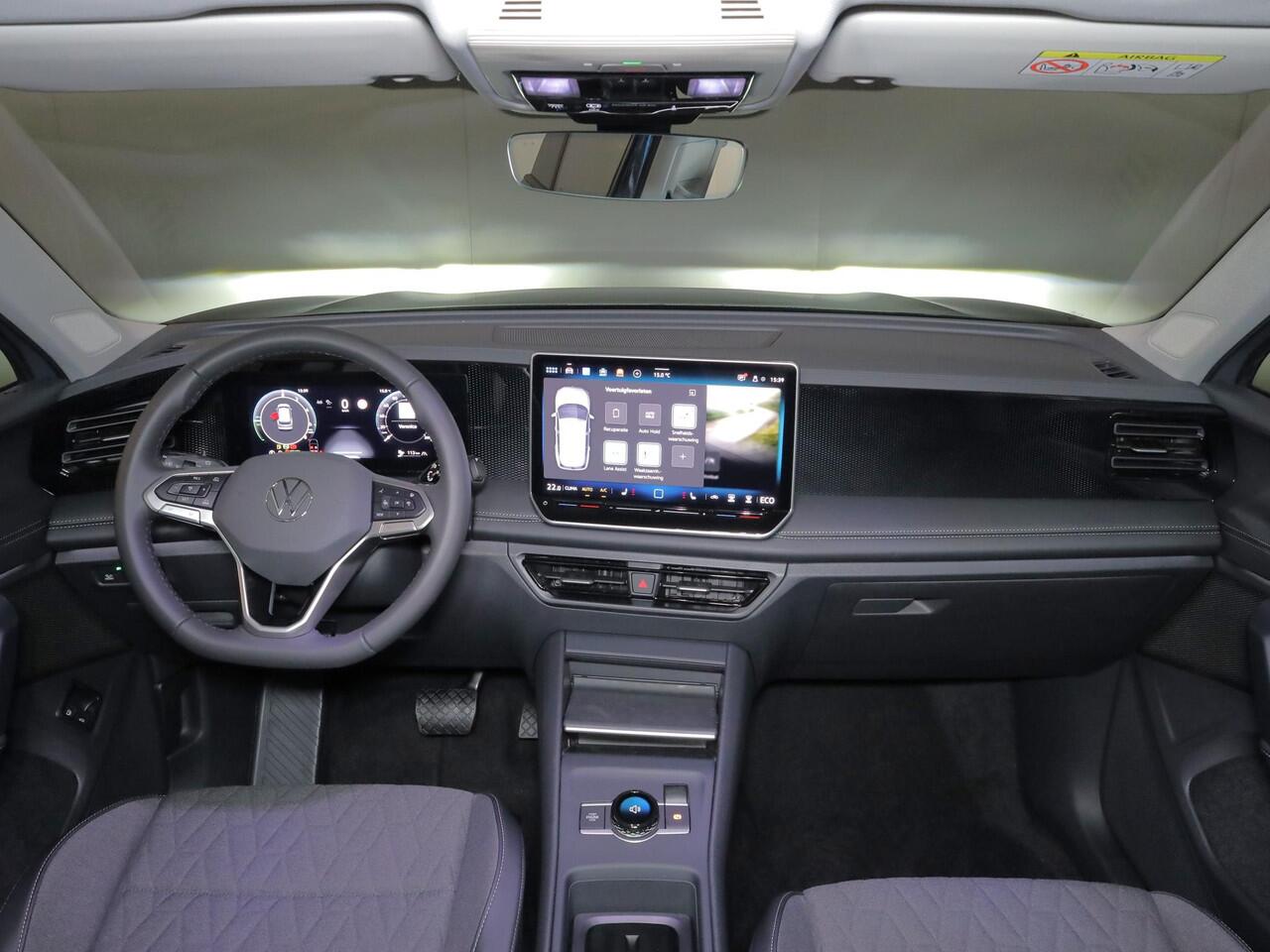 Volkswagen TIGUAN 1.5 eHybrid Life Edition 204 PK PHEV | Trekhaak | Panorama dak | Stoel- en stuurverwarming | 18" LM velgen |