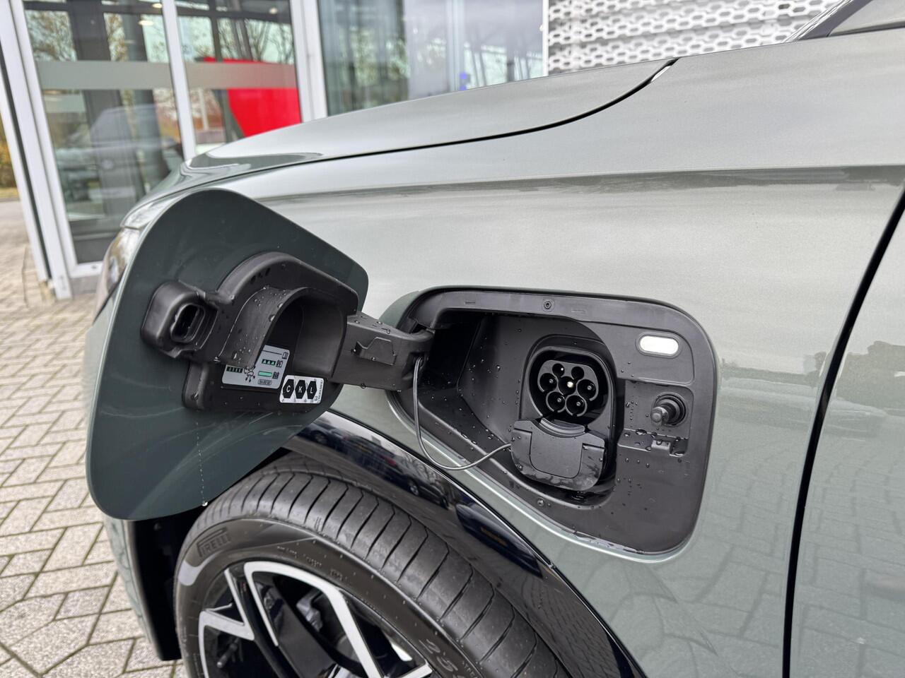 Volkswagen TIGUAN R-Line Edition 1.5 eHybrid 150 kW / 204 PK DSG | Black Style | Trekhaak met wegklapbare kogel | Comfort pakket |