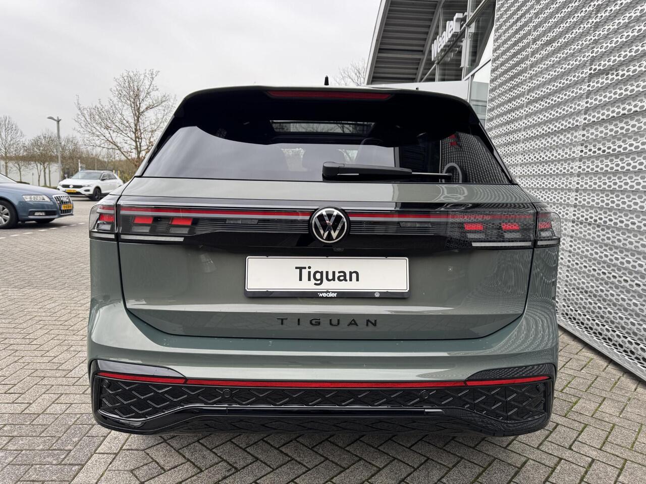 Volkswagen TIGUAN R-Line Edition 1.5 eHybrid 150 kW / 204 PK DSG | Black Style | Trekhaak met wegklapbare kogel | Comfort pakket |