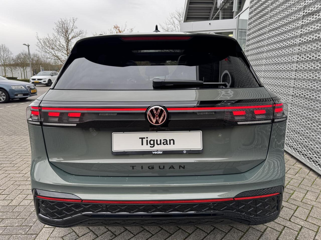 Volkswagen TIGUAN R-Line Edition 1.5 eHybrid 150 kW / 204 PK DSG | Black Style | Trekhaak met wegklapbare kogel | Comfort pakket |