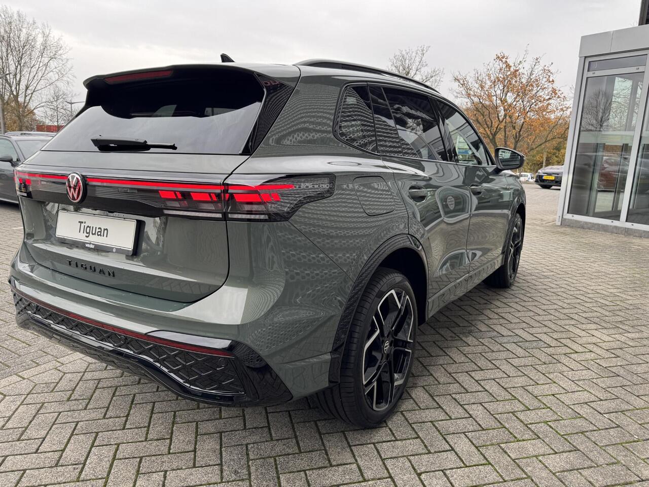 Volkswagen TIGUAN R-Line Edition 1.5 eHybrid 150 kW / 204 PK DSG | Black Style | Trekhaak met wegklapbare kogel | Comfort pakket |