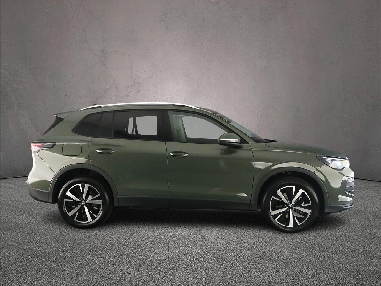 Volkswagen TIGUAN Life Edition 1.5 TSI eHybrid 204pk DSG Automaat Trekhaak, LED matrix koplampen, Adaptive cruise control, 360 camera, Elektrische achterklep, Stuurwiel verwarmd