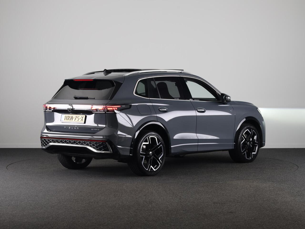 Volkswagen TIGUAN 1.5 eHybrid R-Line Edition 204 PK PHEV | Panorama dak | Comfort pakket | Navigatie | Parkeer camera |