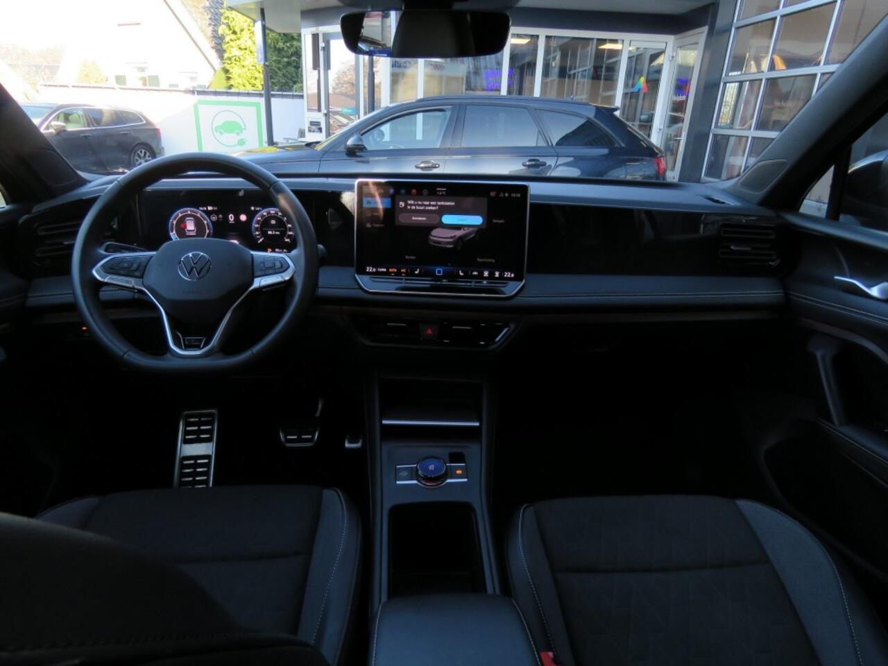 Volkswagen TIGUAN 1.5 eTSI 150pk GOAL Edition / Trekhaak / 360 camera / Elec.klep / IQ Light / Zwarte hemel / FABRIEKS garantie