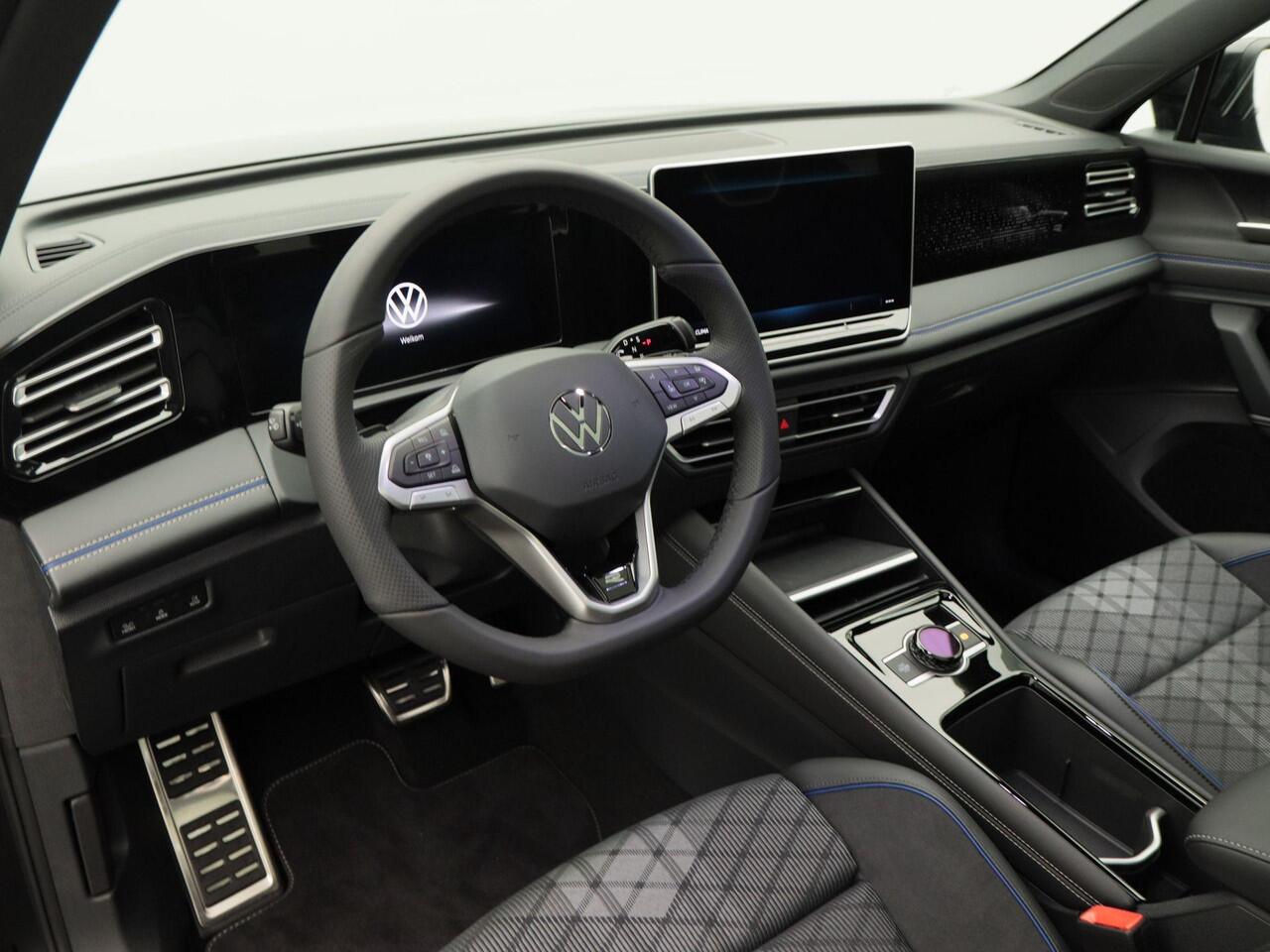 Volkswagen TIGUAN 1.5 eHybrid R-Line Edition 204 PK | Trekhaak | Panoramadak | Adaptieve Cruise Control | Stoel & Stuur Verwarming |