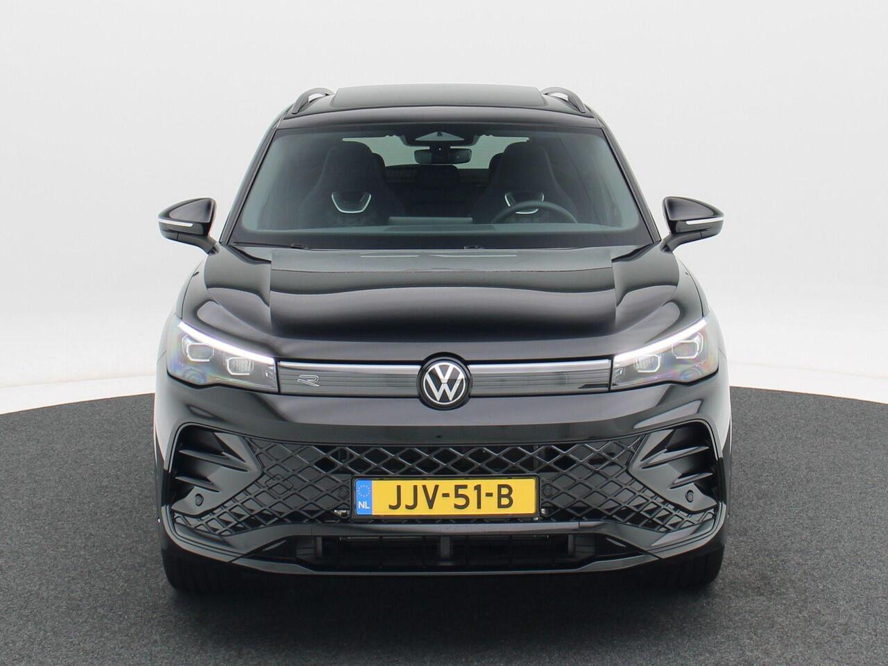 Volkswagen TIGUAN 1.5 eHybrid R-Line Edition 204 PK | Trekhaak | Panoramadak | Adaptieve Cruise Control | Stoel & Stuur Verwarming |