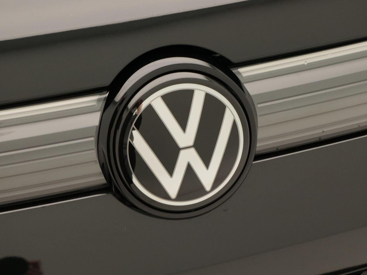 Volkswagen TIGUAN 1.5 eHybrid R-Line Edition 204 PK | Trekhaak | Panoramadak | Adaptieve Cruise Control | Stoel & Stuur Verwarming |