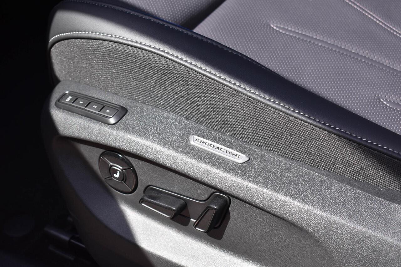 Volkswagen TIGUAN 1.5 eTSI R-Line Edition Pano Trekhaak IQ Ergostoel