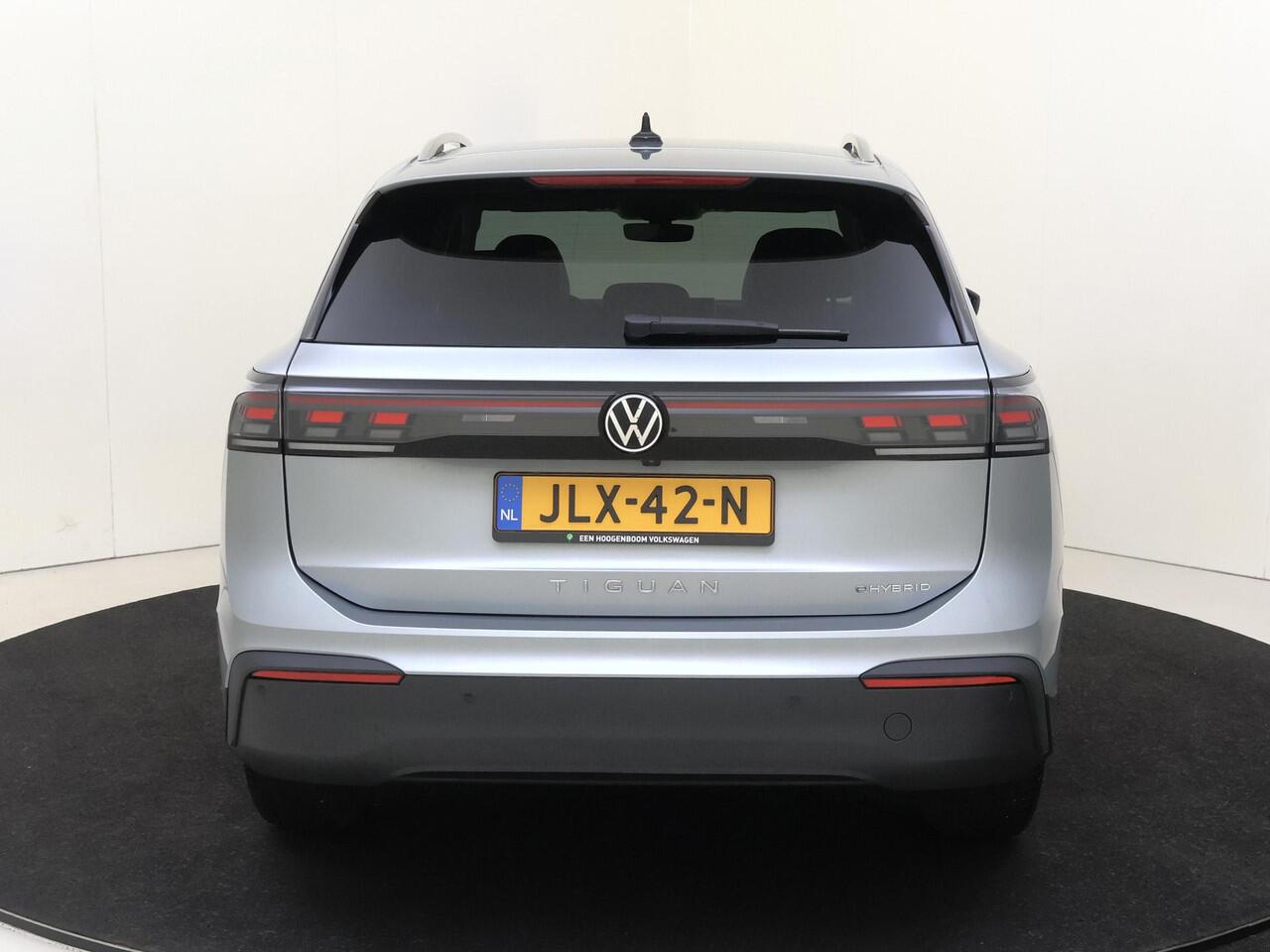 Volkswagen TIGUAN 1.5 eHybrid Life Edition | Trekhaak | Parkeerassistent | Adaptieve demping systeem | 3-zone airco | Dodehoek detectie | Keyless | Stoel- en stuurwielverwarming |