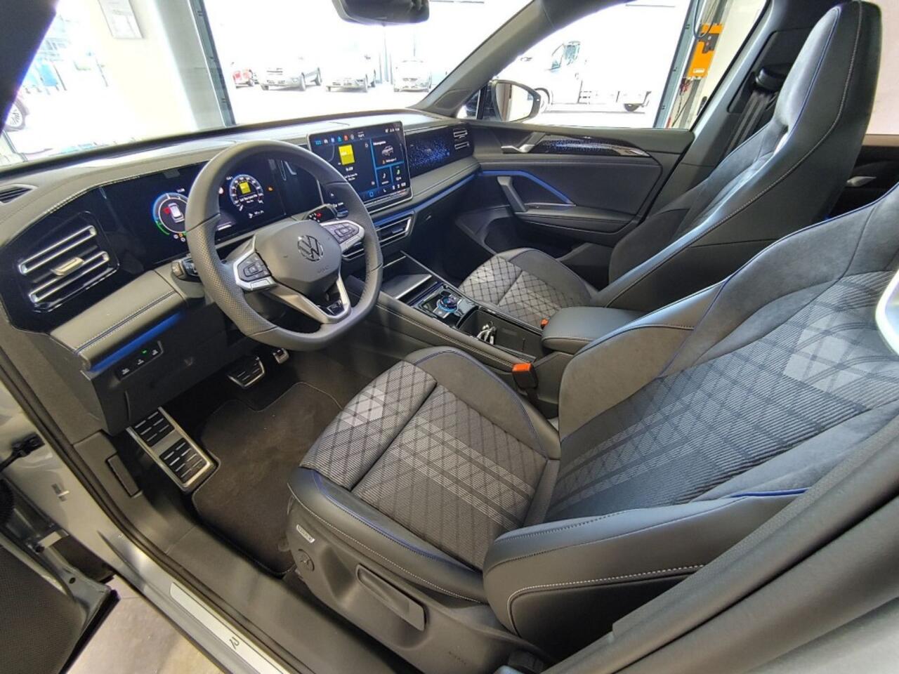 Volkswagen TIGUAN 1.5 TSI E-HYBRID R-LINE PANO-DAK/TREKHAAK/CAMERA/HUD/ACC/STOELVERW