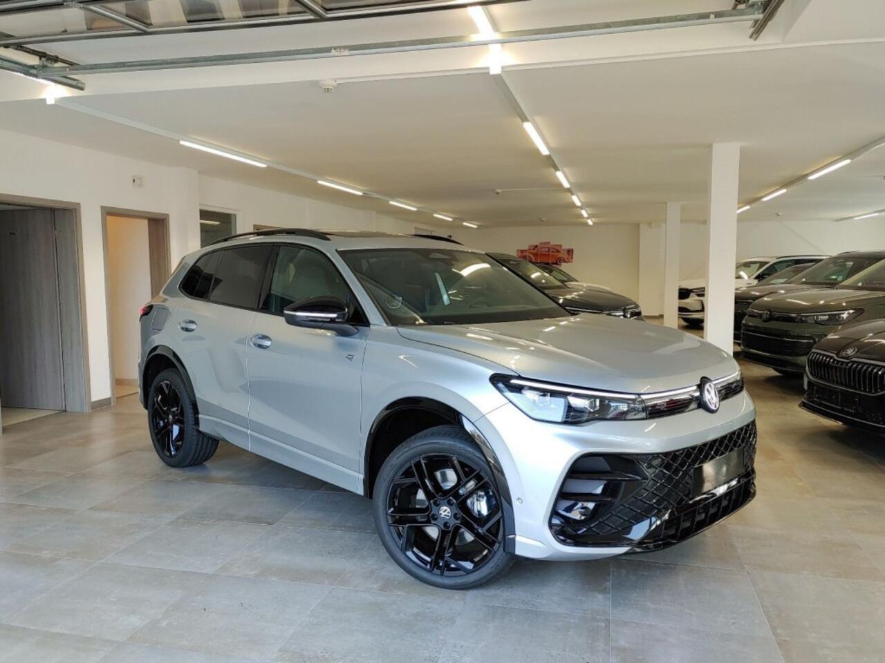 Volkswagen TIGUAN 1.5 TSI E-HYBRID R-LINE PANO-DAK/TREKHAAK/CAMERA/HUD/ACC/STOELVERW