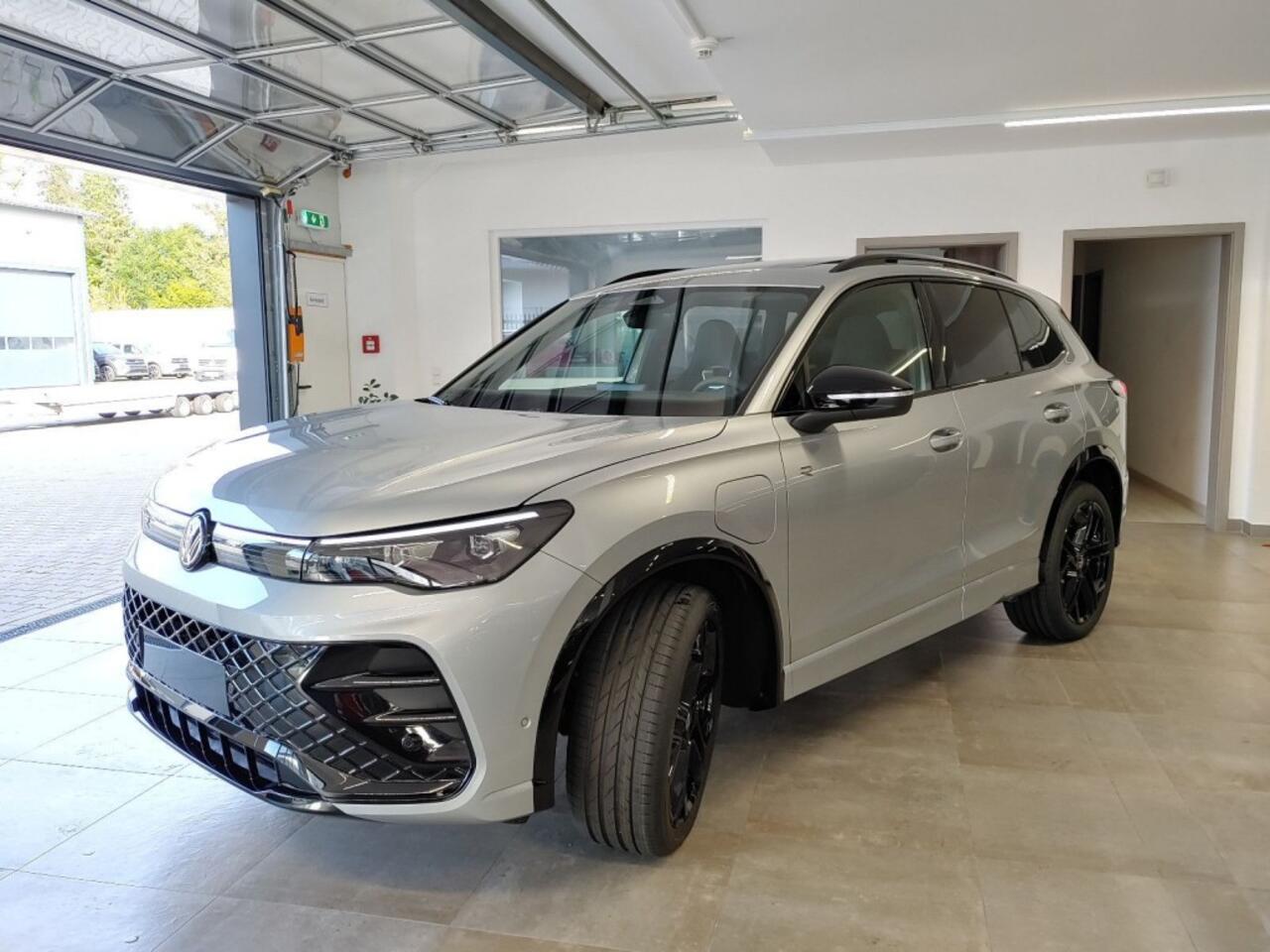 Volkswagen TIGUAN 1.5 TSI E-HYBRID R-LINE PANO-DAK/TREKHAAK/CAMERA/HUD/ACC/STOELVERW