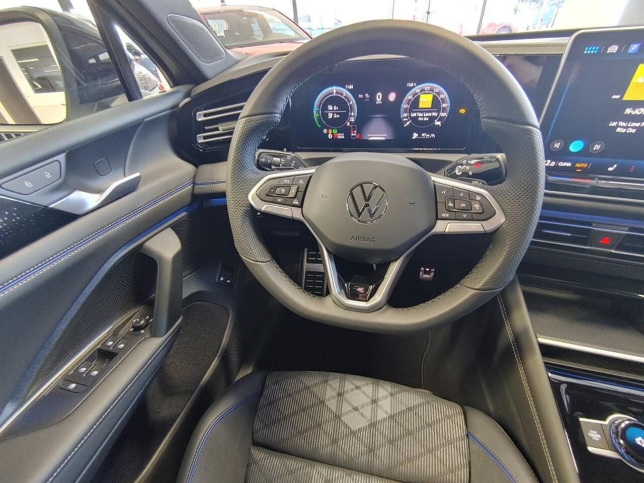 Volkswagen TIGUAN 1.5 TSI E-HYBRID R-LINE PANO-DAK/TREKHAAK/CAMERA/HUD/ACC/STOELVERW