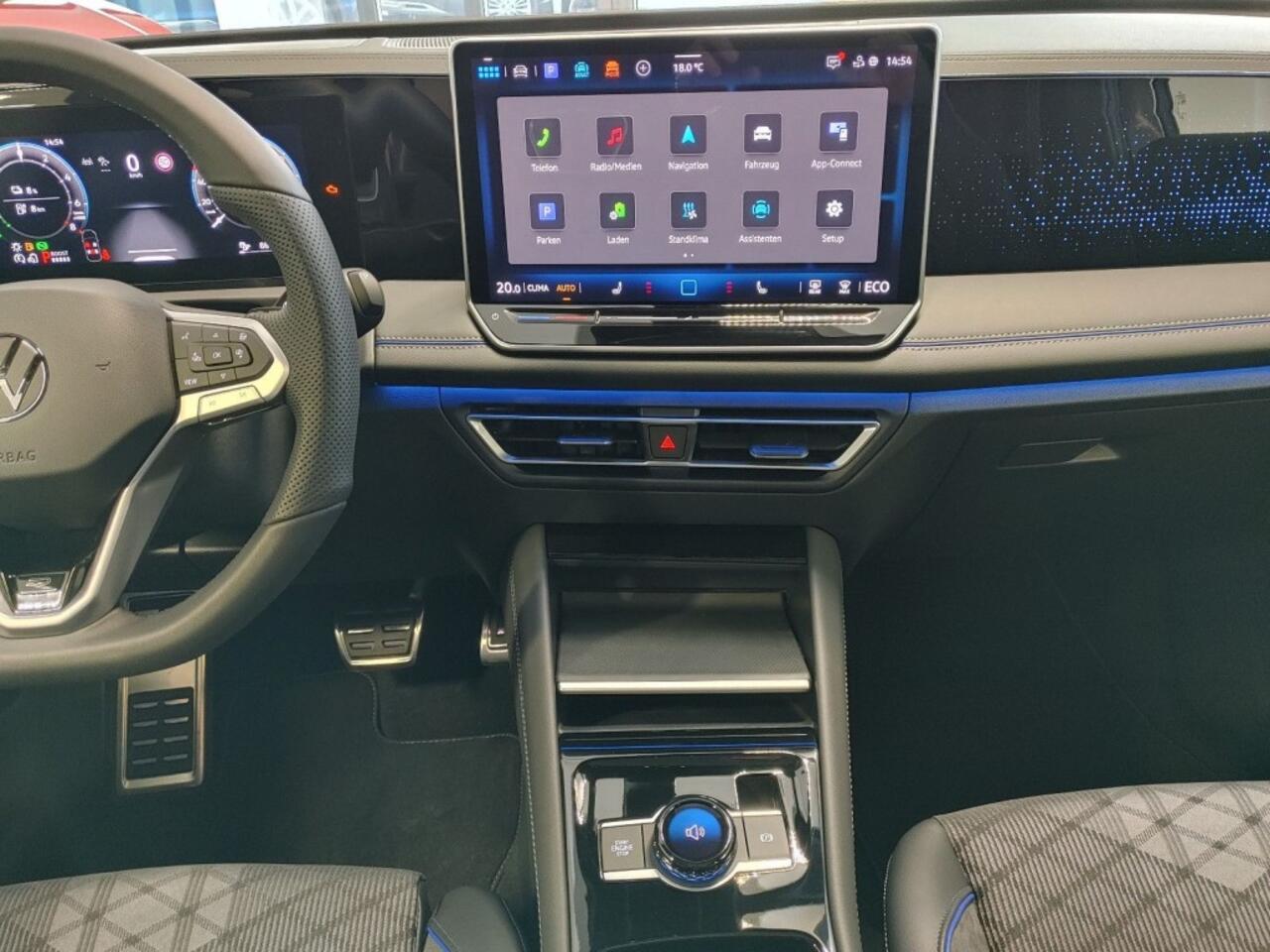 Volkswagen TIGUAN 1.5 TSI E-HYBRID R-LINE PANO-DAK/TREKHAAK/CAMERA/HUD/ACC/STOELVERW