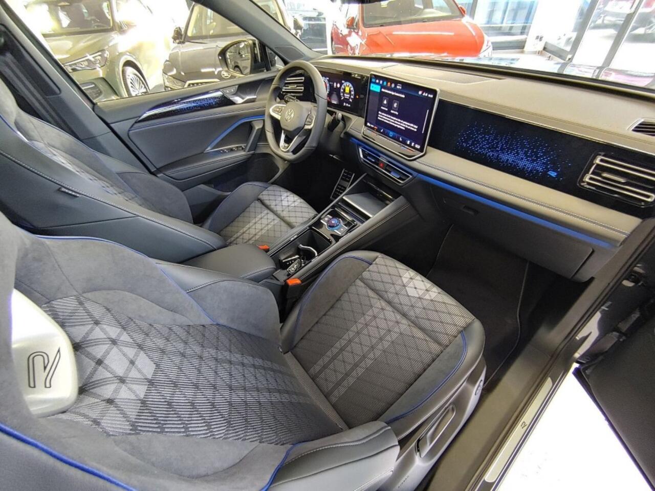 Volkswagen TIGUAN 1.5 TSI E-HYBRID R-LINE PANO-DAK/TREKHAAK/CAMERA/HUD/ACC/STOELVERW