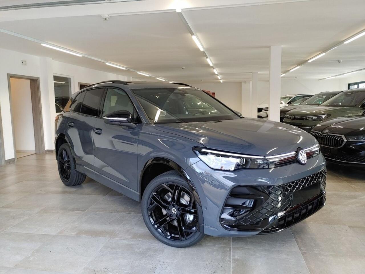 Volkswagen TIGUAN 1.5 TSI E-HYBRID R-LINE PANO-DAK/TREKHAAK/CAMERA/HUD/ACC/STOELVERW