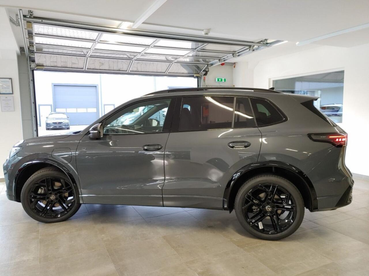 Volkswagen TIGUAN 1.5 TSI E-HYBRID R-LINE PANO-DAK/TREKHAAK/CAMERA/HUD/ACC/STOELVERW