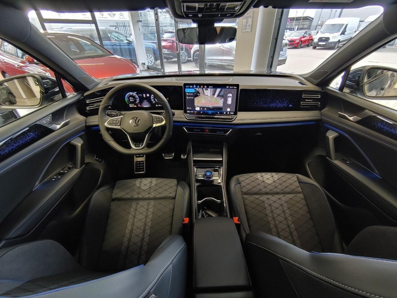 Volkswagen TIGUAN 1.5 TSI E-HYBRID R-LINE PANO-DAK/TREKHAAK/CAMERA/HUD/ACC/STOELVERW