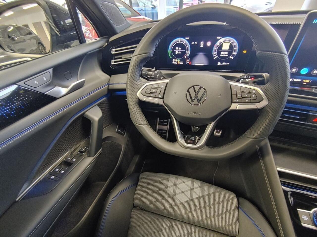 Volkswagen TIGUAN 1.5 TSI E-HYBRID R-LINE PANO-DAK/TREKHAAK/CAMERA/HUD/ACC/STOELVERW