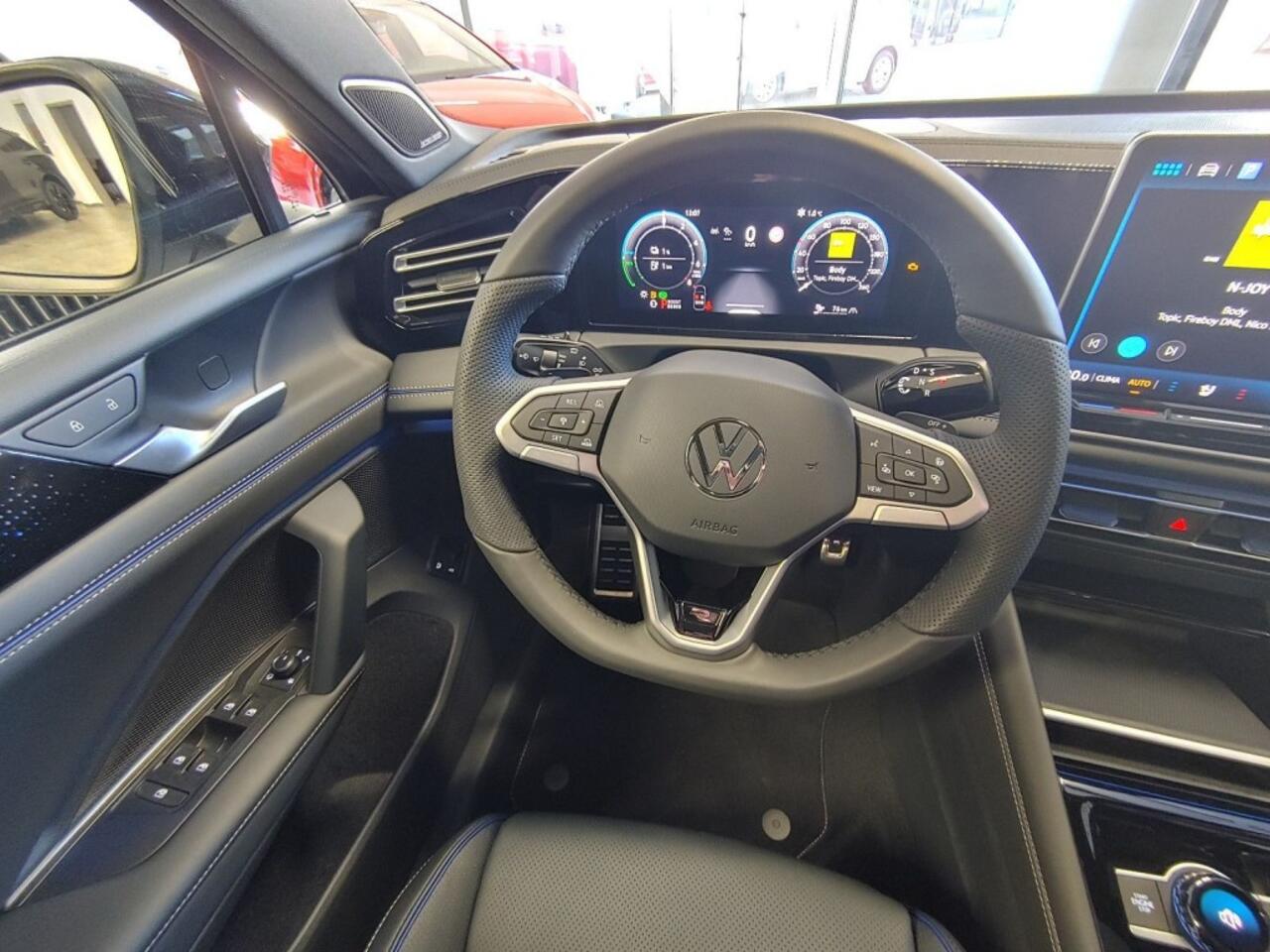 Volkswagen TIGUAN 1.5 TSI E-HYBRID R-LINE PANO-DAK/TREKHAAK/CAMERA/LEDER/MEMORY/HUD