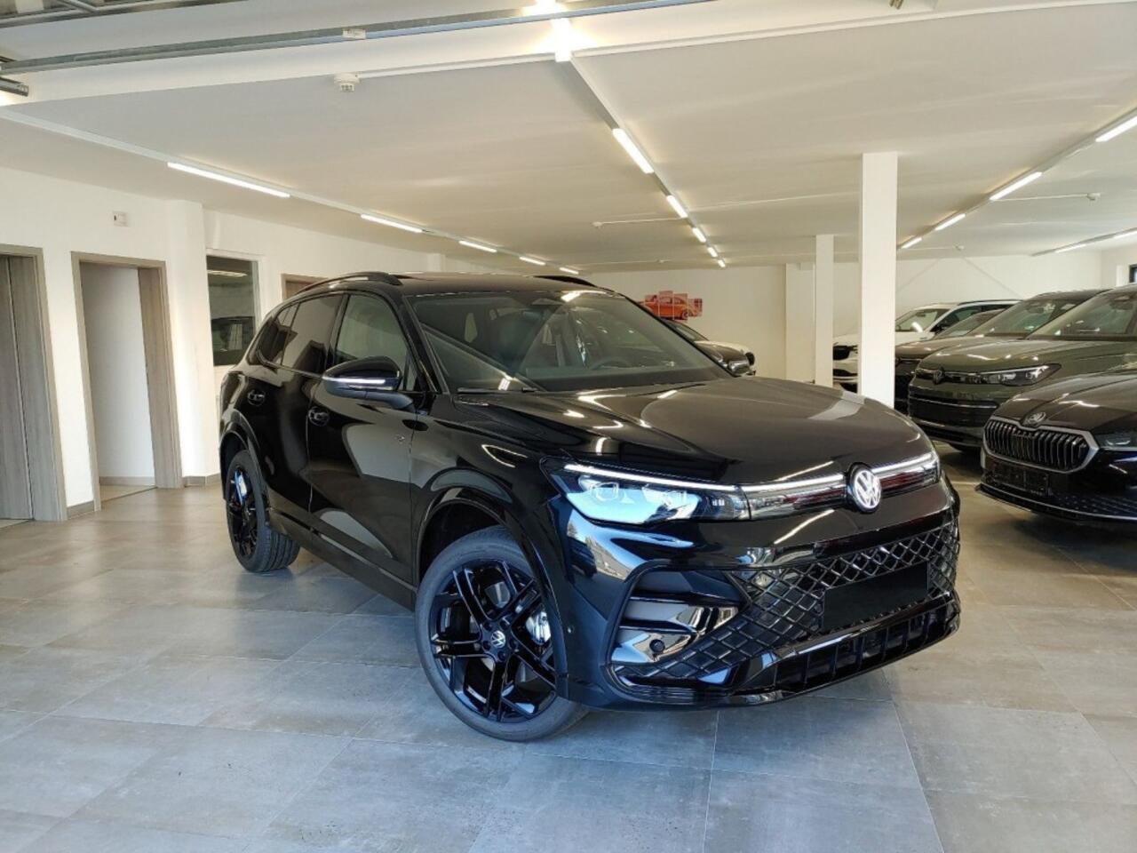 Volkswagen TIGUAN 1.5 TSI E-HYBRID R-LINE PANO-DAK/TREKHAAK/CAMERA/LEDER/MEMORY/HUD