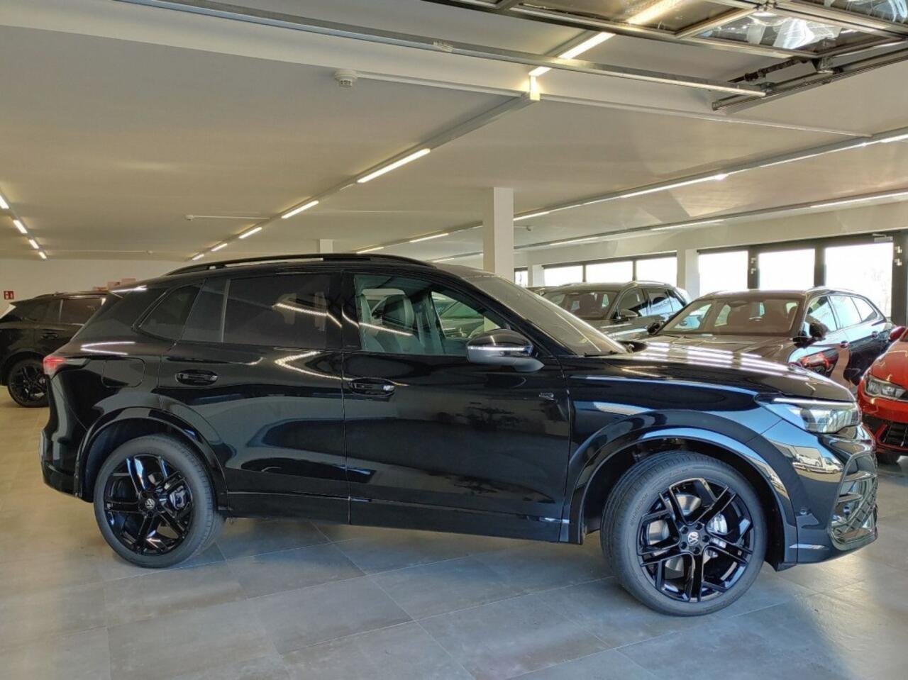 Volkswagen TIGUAN 1.5 TSI E-HYBRID R-LINE PANO-DAK/TREKHAAK/CAMERA/LEDER/MEMORY/HUD