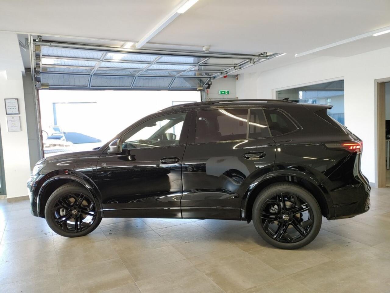 Volkswagen TIGUAN 1.5 TSI E-HYBRID R-LINE PANO-DAK/TREKHAAK/CAMERA/LEDER/MEMORY/HUD