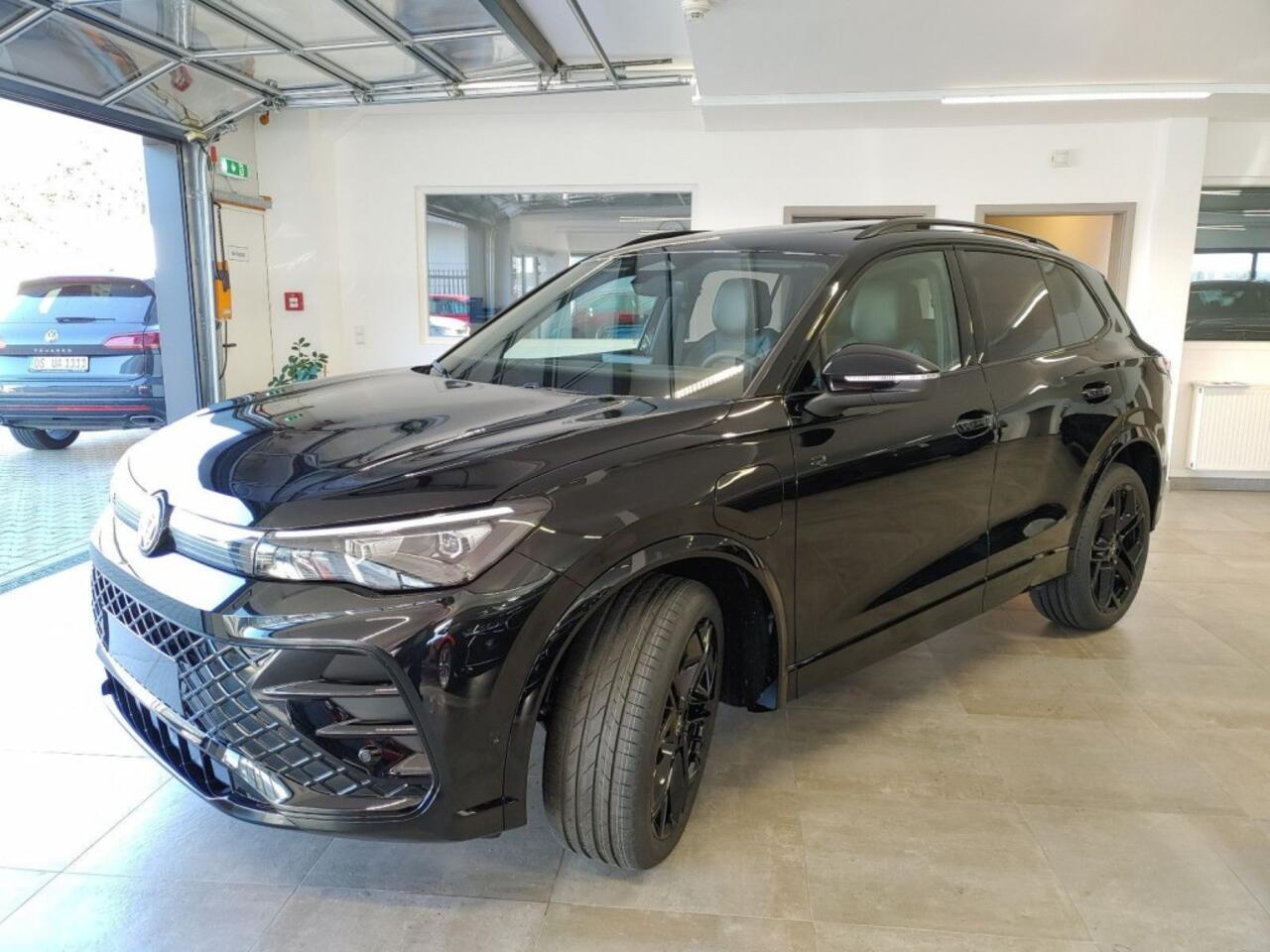 Volkswagen TIGUAN 1.5 TSI E-HYBRID R-LINE PANO-DAK/TREKHAAK/CAMERA/LEDER/MEMORY/HUD