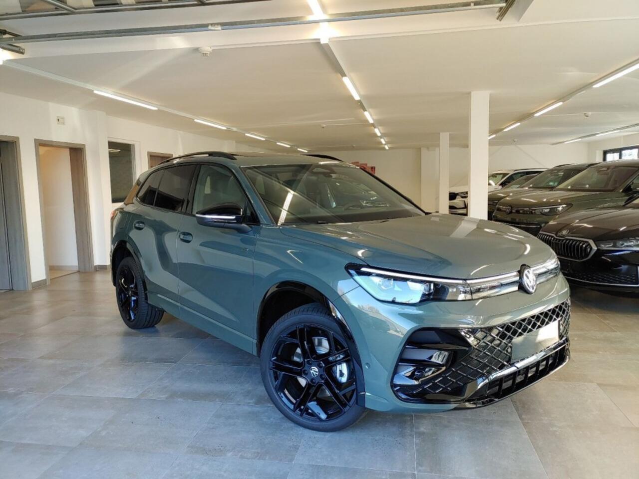 Volkswagen TIGUAN 1.5 TSI E-HYBRID R-LINE PANO-DAK/TREKHAAK/CAMERA/LEDER/MEMORY/HUD