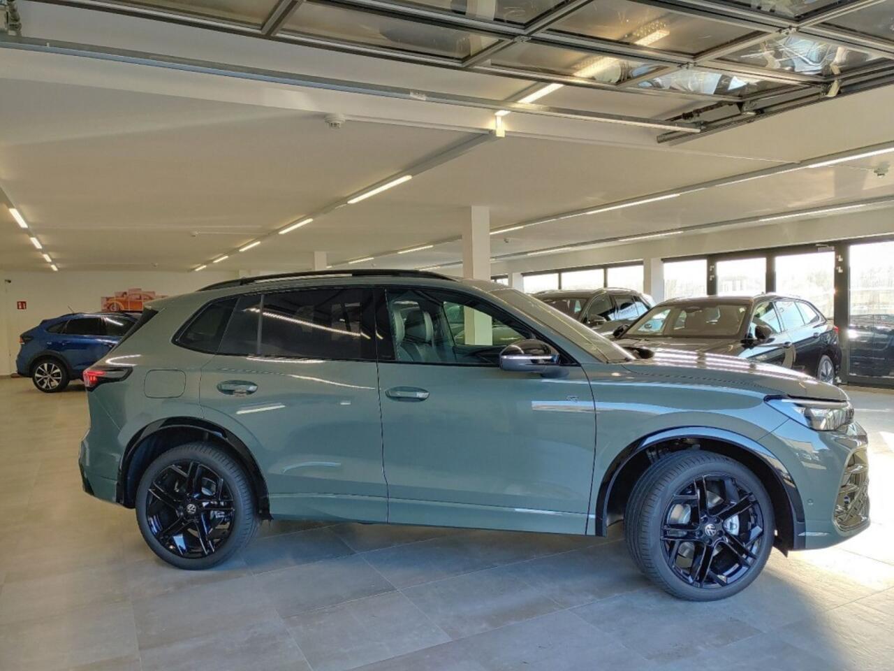 Volkswagen TIGUAN 1.5 TSI E-HYBRID R-LINE PANO-DAK/TREKHAAK/CAMERA/LEDER/MEMORY/HUD