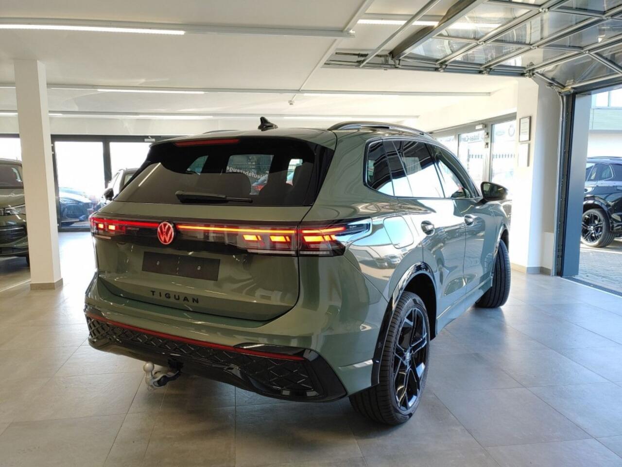 Volkswagen TIGUAN 1.5 TSI E-HYBRID R-LINE PANO-DAK/TREKHAAK/CAMERA/LEDER/MEMORY/HUD